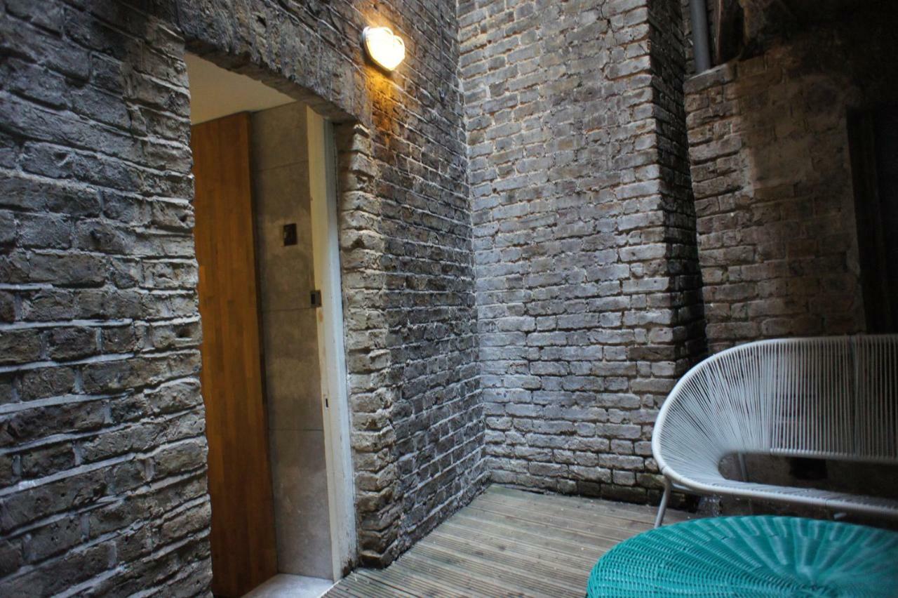 Brick Lane Apartment *